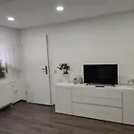 Stani *